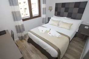 Leonardo Da Vinci Guest House - Room