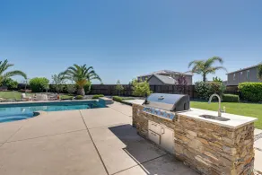 Luxe Roseville Home w/ Pool & Hot Tub! - Pool