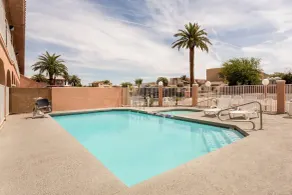 Days Inn by Wyndham Bullhead City - Piscine