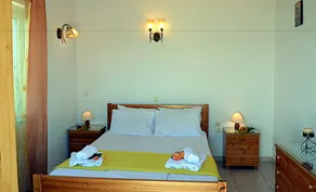 Manos Apartments - Chambre