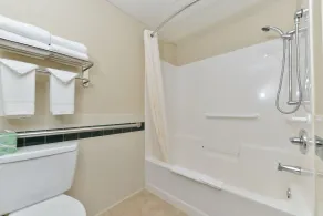 Comfort Inn & Suites Jackson - West Bend - Salle de bain