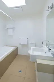 Port Campbell Parkview Motel & Apartments - Bathroom