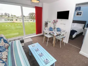 Culver View - Chalet 129 Sandown Bay Holiday Centre - Room