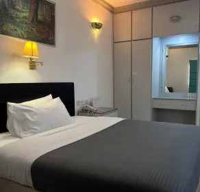  Grand Astoria Hotel - Chambre