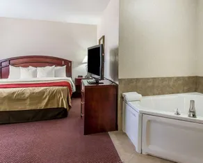 Quality Inn & Suites Fort Madison near Hwy 61 - Zimmer