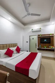 Hotel Aura Grand sector 63A Noida I Couple Friendly - Room