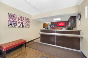 HomeTowne Studios by Red Roof Buffalo - Niagara Airport - Reception