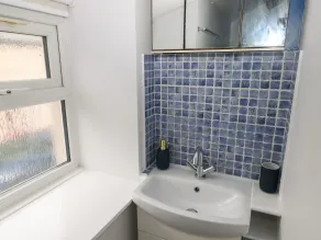 Rhif Deg - Badezimmer