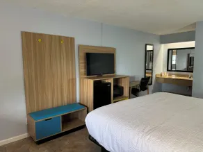 Days Inn by Wyndham Charlotte University - Værelse