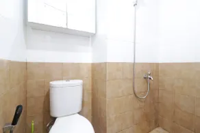 Green Pramuka City by SR Property - Baño