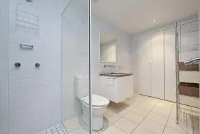 Accommodate Canberra - The Avenue - Badezimmer