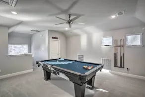 Patio & Game Room: Modern Home in Frisco - Interiør