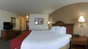 Garner Hotel Brookings by IHG - Room