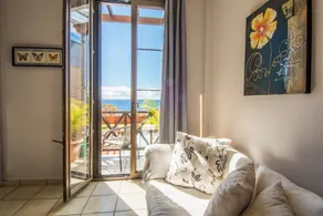 Lovely Apartment on 2 Floors With sea View - Værelse