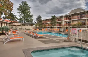 Ashland Hills Hotel & Suites - Piscine