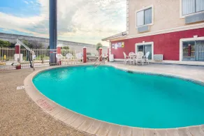 Super 8 by Wyndham San Antonio/I-35 North - Piscine