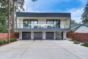 Lakefront Lynnwood Home w/ Balconies & Shared Dock - Innvendig