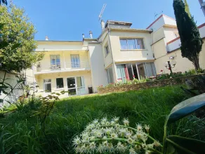 Reims Sherpa Guest House - Ausblick vom Zimmer