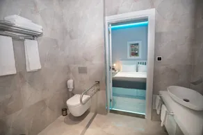 Metro Hotel Tirana - Bathroom