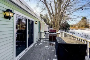 Waterfront Family Home w/ Seasonal Dock in Lincoln - Innvendig