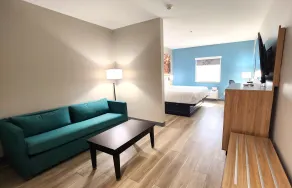 Days Inn & Suites by Wyndham Russellville - Chambre