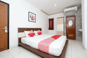OYO 1251 Residence 8 - Room
