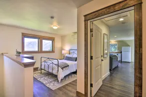 Scenic Studio w/ Loft & View of the Columbia River - Interior
