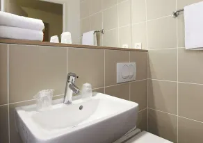 B&B HOTEL Lyon Aéroport Saint-Quentin-Fallavier - Bathroom