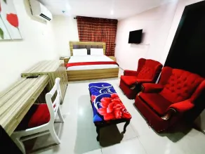 The Ambassadors Hotel - Room