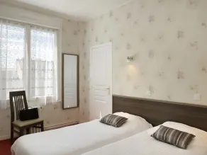 Logis Hôtel Des Châteaux De La Loire - Værelse