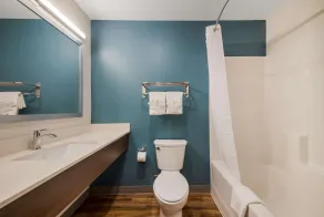 WoodSpring Suites Inverness - Badezimmer