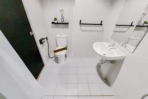 Good Deal 1Br Casa De Parco Apartment Near Aeon Mall - Bathroom