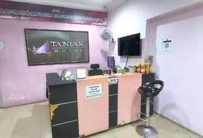 OYO 90937 Tanjak Hotel - Reception
