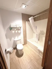 Pocahontas Inn & Suites - Badeværelse