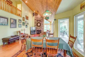 Spring River Vacation Rental w/ Deck & Views - Interiør