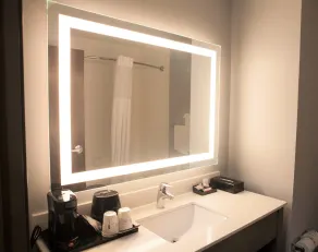 Days Inn & Suites by Wyndham Houston NW Cypress - Salle de bain