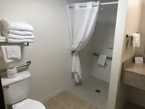 AmericInn by Wyndham West Bend - Salle de bain