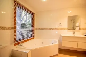 Lake St Clair Lodge - Badezimmer