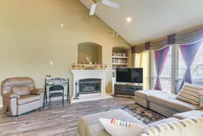 Patio, BBQ & Yard: Family Retreat in Pearland - Interiør