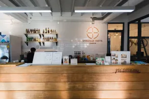 Spinomad hostel - Indtjeknings-/udtjekningsautomat