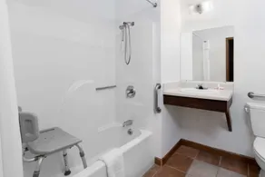Super 8 by Wyndham Winner SD - Bathroom
