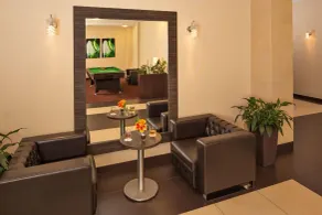 Z-Hotel Business & Spa - Lobby sitting area