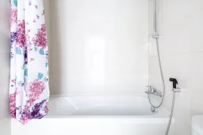 Stylish & Space-savvy 1BR Apt in Business Bay - Bathroom