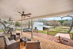 Spacious Lakefront Home w/ Fire Pit & Fun Barn! - Interiør
