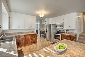 Sioux Center Split-Level Home w/ Game Room! - Interiør