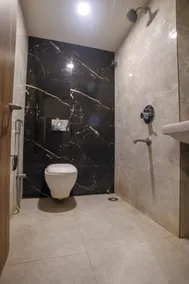 Hotel Holiday - Bathroom