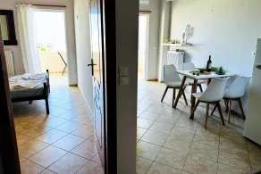 Son of the Beach Apartment - 20sec walk to beach - Room