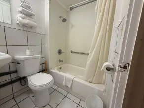 Mustang Motel Gillette I-90 - Bathroom