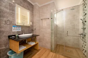 Royale Suites by Arc Royal Luxury Apts - Bathroom
