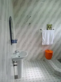 Nyaboa Hotel - Bathroom